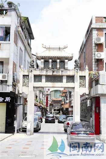 在状元街，为欧阳詹立的“四门学士”牌坊